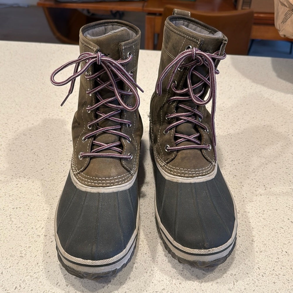 Eddie Bauer women’s boots size 8.5